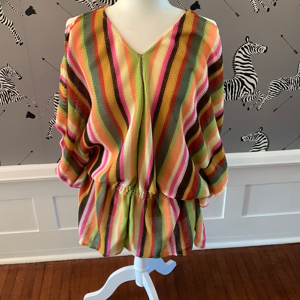 NWOT Adorable and Versatile Boutique Top
